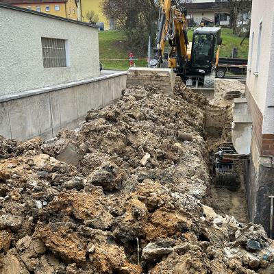 Schritt 1: Freilegung der Kellerwand